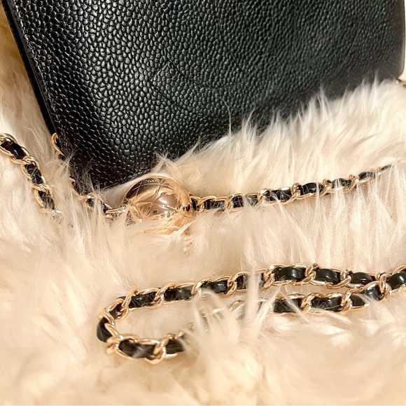 CHANEL Black Wallet with Chain - Picture 4 of 16